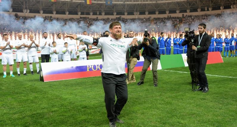 Рамзан Кадыров танцует на "Ахмат-Арене" REUTERS/Said Tsarnayev Рамзан Кадыров танцует на "Ахмат-Арене" REUTERS/Said Tsarnayev