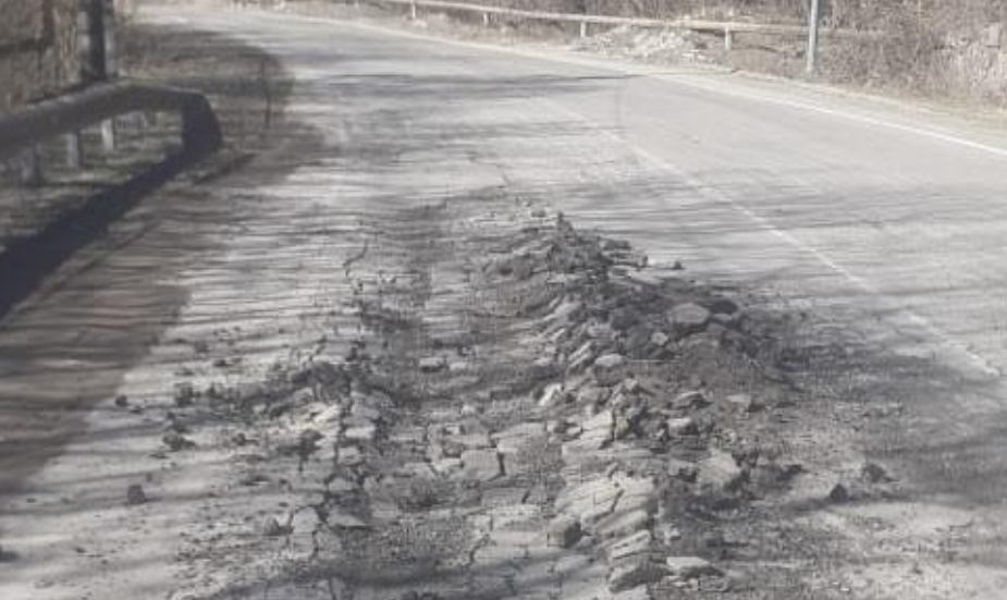 Состояние дороги в Нижний Чегем. Фото предоставлено "Кавказскому узлу" Джамбулатом Эттеевым.