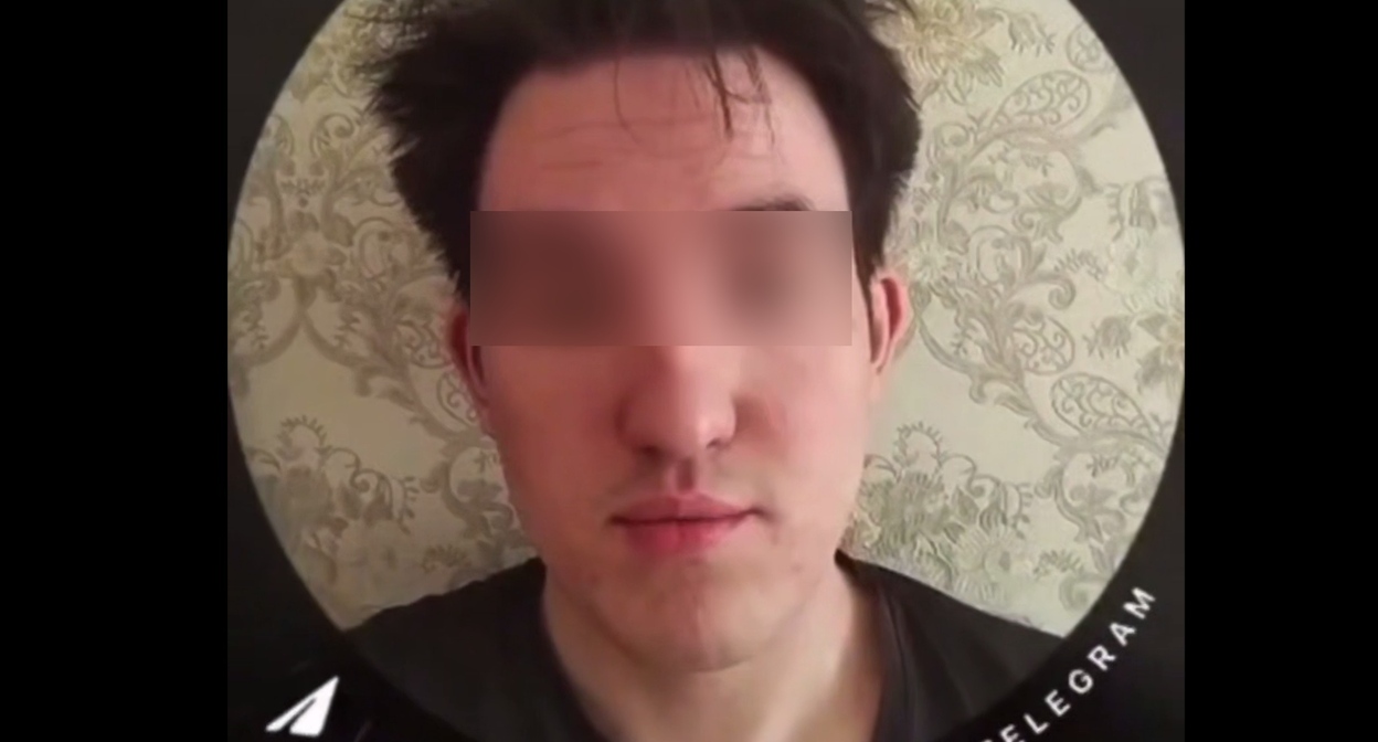 Молодой человек просит прощения за высказывание об ингушах. Кадр видео из телеграм-канале News_Ingushetii Official https://t.me/s/news_ingushetii1/