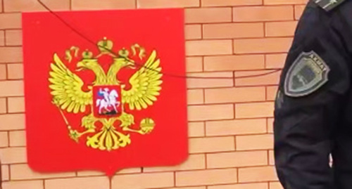 Герб России без крестов, на награждении сына Кадырова. Фото https://t.me/RKadyrov_95/5727